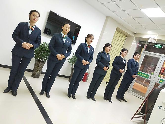 正宁分公司东街营业所开展服务礼仪培训